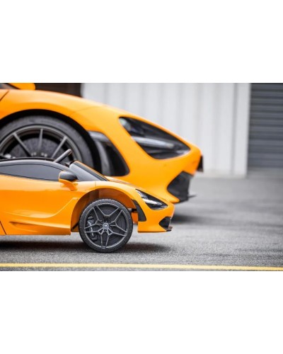 MCLAREN 720S კაუჩუკის საბურავებით.